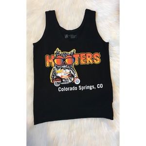 Hooters tank top